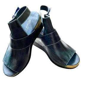 Antelope Blue marbled leather wedge sandal 628 size 37 (6-6.5)